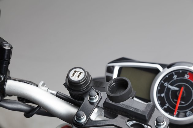 zásuvka 2x USB 2000mA,12 V