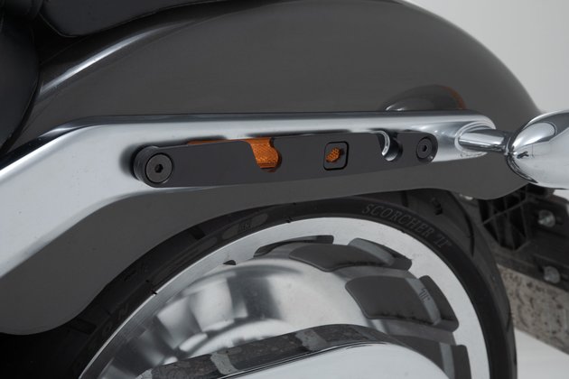 SLH nosič levý Harley-Davidson Softail Fat Boy / S (17-).