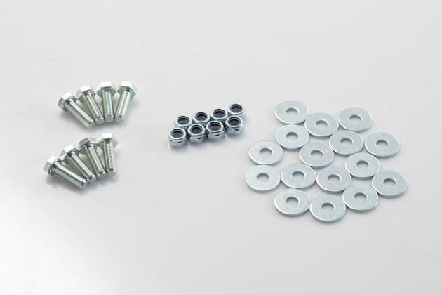 sada šroubů pro nosiče řady PRO, permanentní uchycení